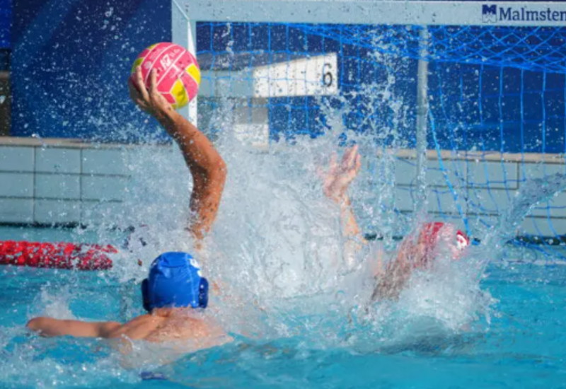 Первый в истории роботизированный  матч AI Water Polo