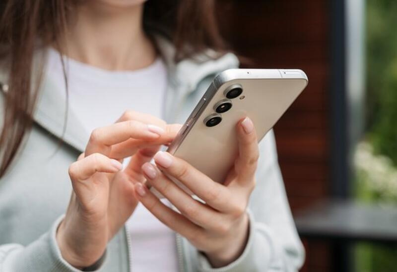 Со смартфонов Samsung посоветовали удалить одно приложение