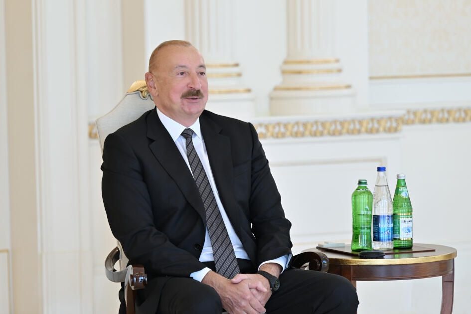 Президент Ильхам Алиев принял верительные грамоты новоназначенного посла Великобритании