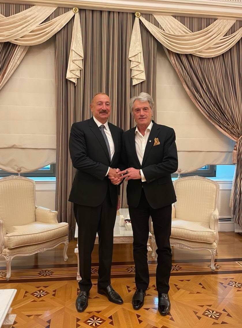 Виктор Ющенко поблагодарил Президента Ильхама Алиева за поддержку Украины