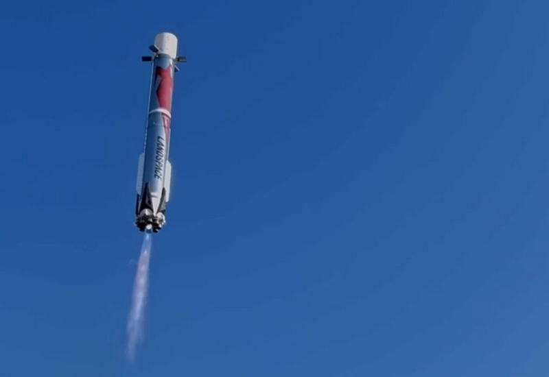 Китай впервые успешно посадил многоразовую ракету Zhuque-3