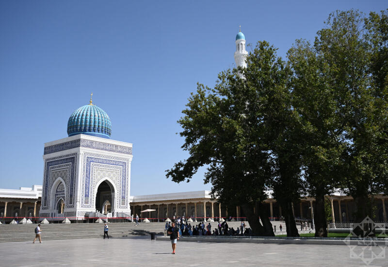 Азербайджанские журналисты посетили туристический комплекс Имама аль-Бухари близ Самарканда