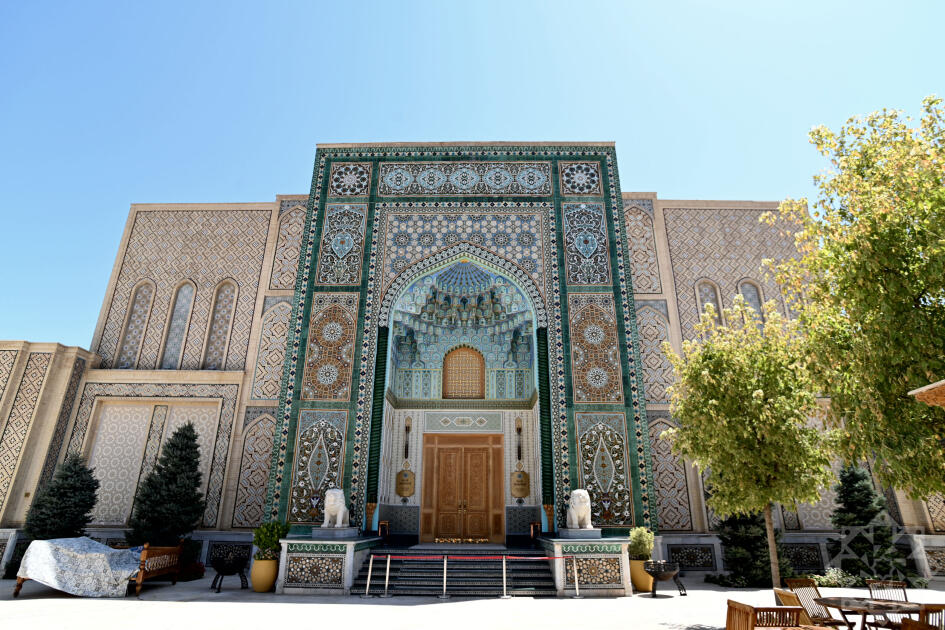 Азербайджанские журналисты ознакомились с туристическим центром Silk Road Samarkand