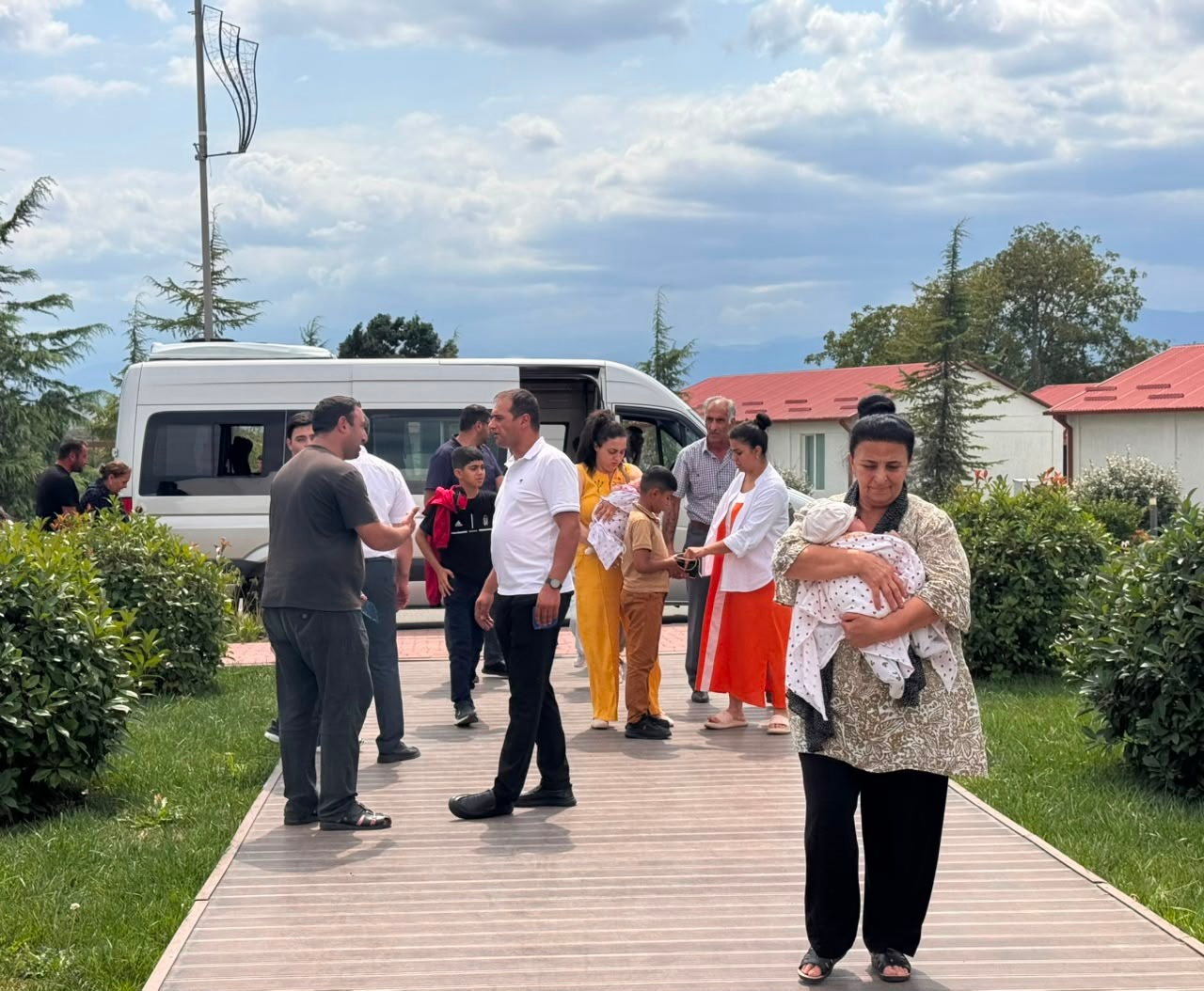 Xankəndi, Xocalı və Ağdərəyə köçürülən ailələrə evlərin açarları təqdim edilib