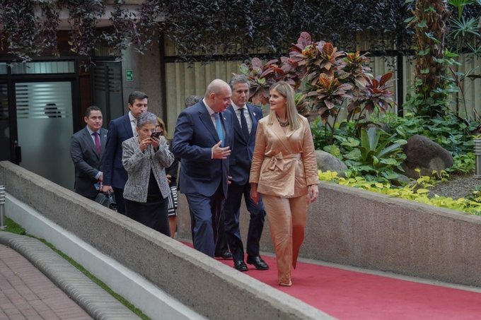 Azərbaycan səfiri etimadnaməsini Kosta Rika Prezidentinə təqdim edib