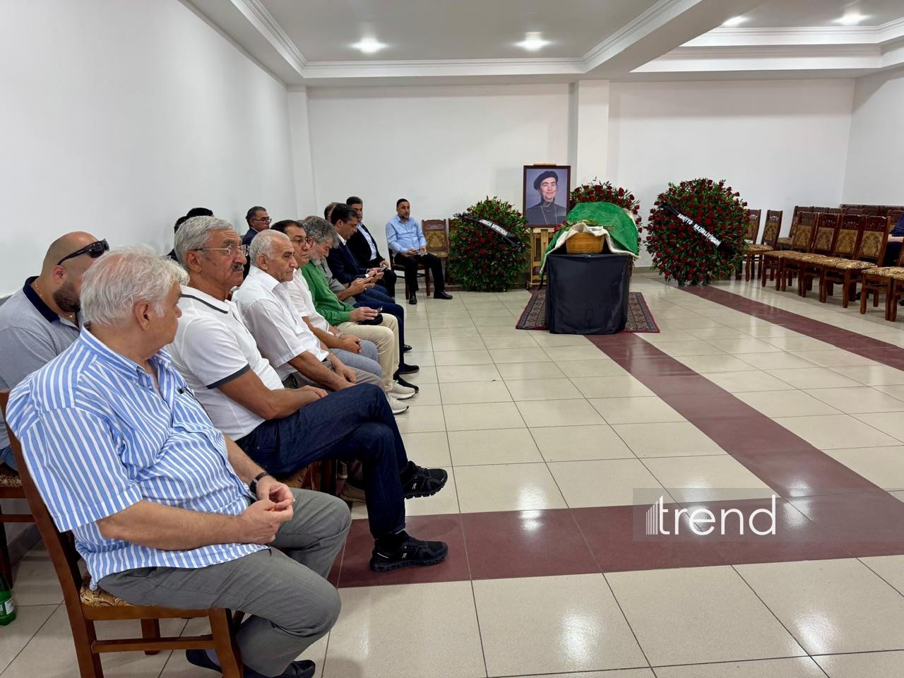 Проходит церемония прощания с заслуженной журналисткой Нурани