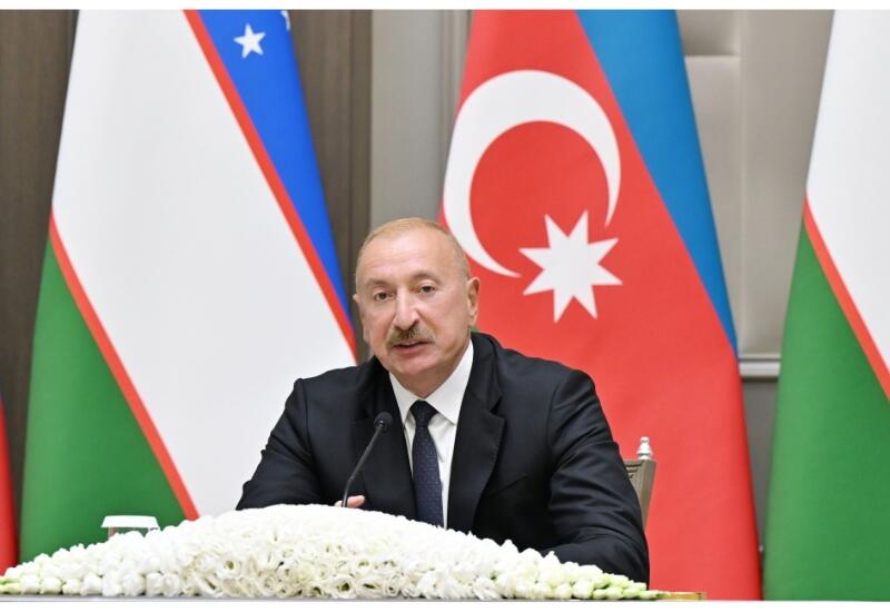 Президент Ильхам Алиев пригласил Шавката Мирзиёева посетить с государственным визитом Азербайджан