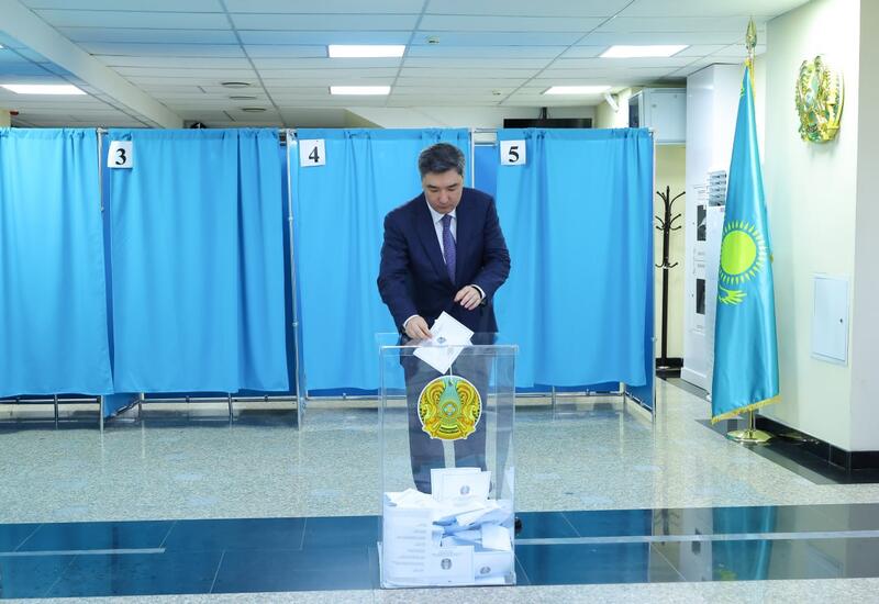 Qazaxıstanın Baş naziri Kurultay deputatlarının seçkilərində səs verib