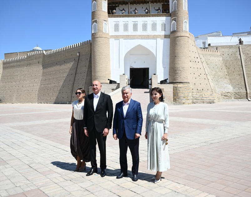 Azərbaycan ilə Özbəkistanın Prezidentləri və Birinci xanımları Buxara şəhərindəki “Ark” qalası ilə tanış olublar