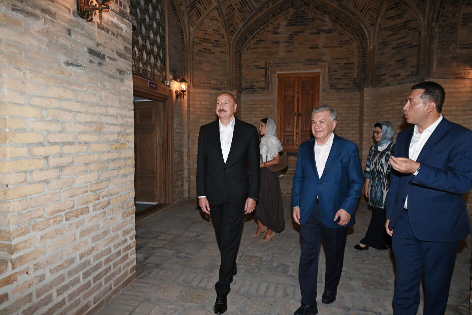 Azərbaycan ilə Özbəkistanın Prezidentləri və Birinci xanımları Buxara şəhərindəki “Poyi-Kalon” kompleksi ilə tanış olublar