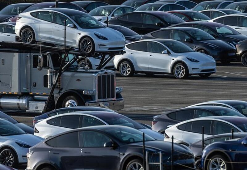 Tesla отзовет миллионы автомобилей из-за цвета ручек