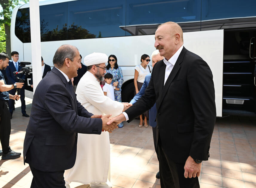 Azərbaycan ilə Özbəkistanın Prezidentləri və Birinci xanımları Buxarada İsmayıl Samani türbəsi ilə tanış olublar