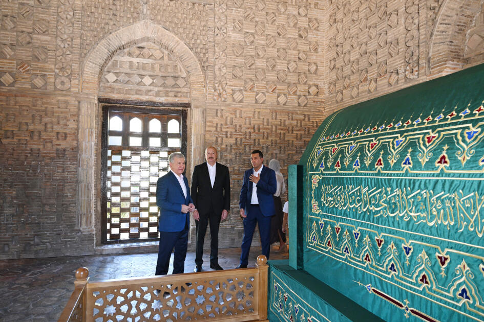 Azərbaycan ilə Özbəkistanın Prezidentləri və Birinci xanımları Buxarada İsmayıl Samani türbəsi ilə tanış olublar