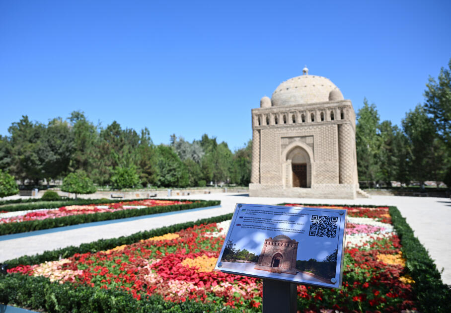 Azərbaycan ilə Özbəkistanın Prezidentləri və Birinci xanımları Buxarada İsmayıl Samani türbəsi ilə tanış olublar