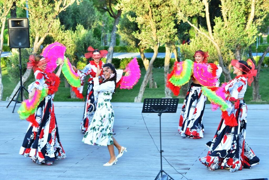 Paytaxtda yenə axşam konsertləri təşkil edilib