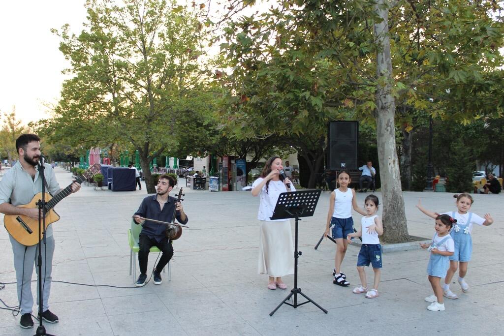 Paytaxtda yenə axşam konsertləri təşkil edilib