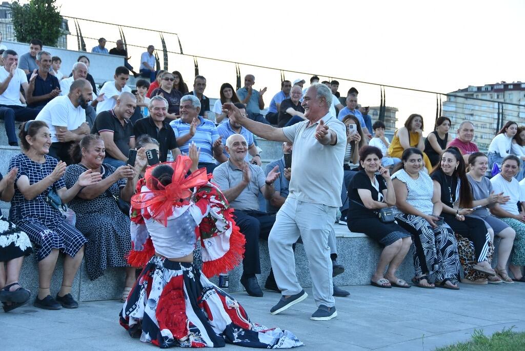 Paytaxtda yenə axşam konsertləri təşkil edilib