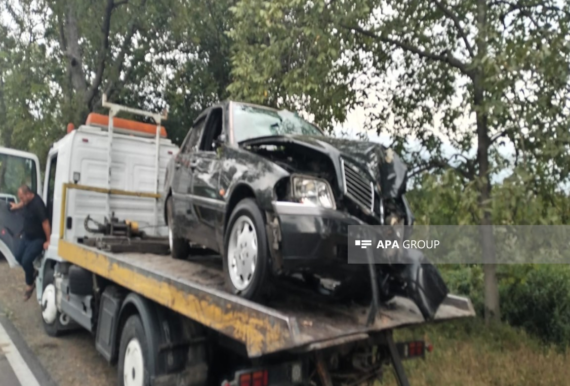 В Огузе перевернулся автомобиль: семеро пострадавших