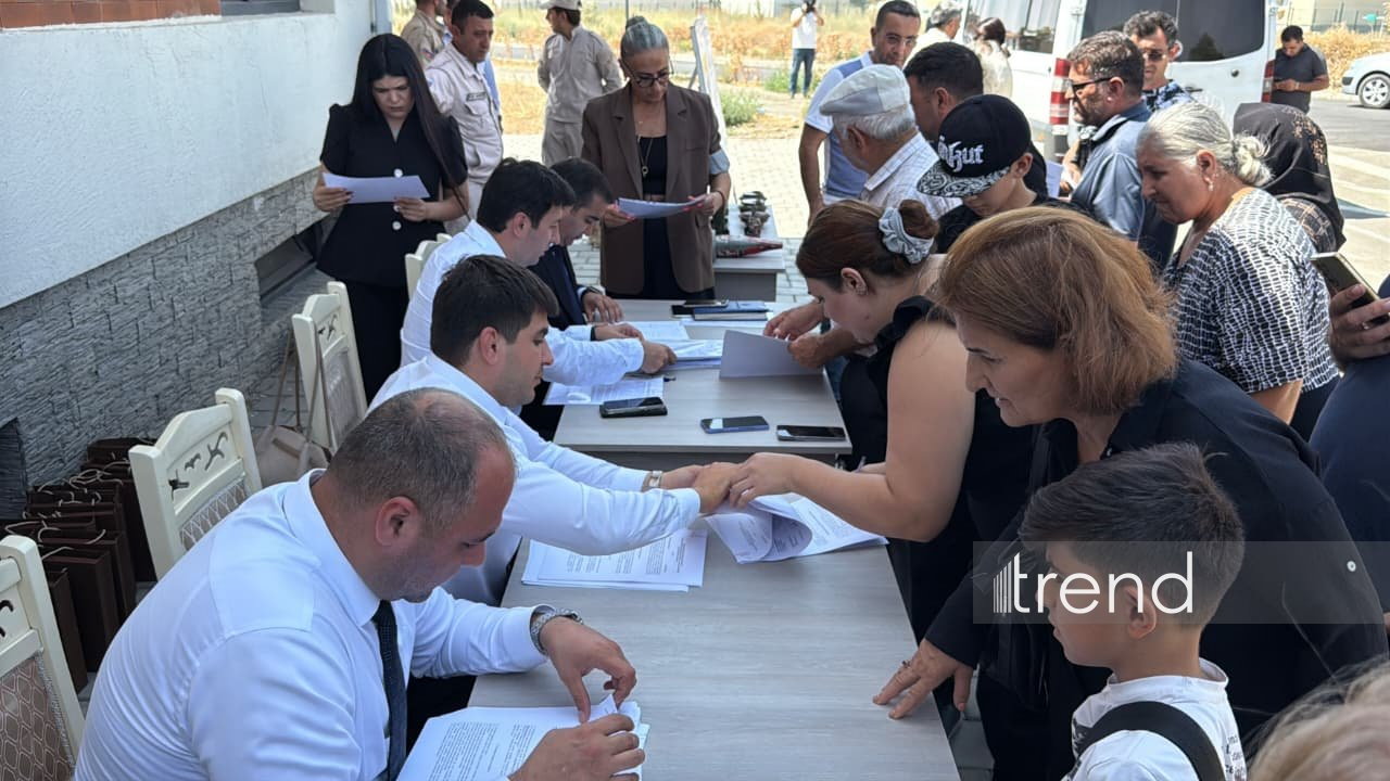 Şükürbəyli və Horovluda daha 18 ailəyə evlərinin açarları təqdim olunub