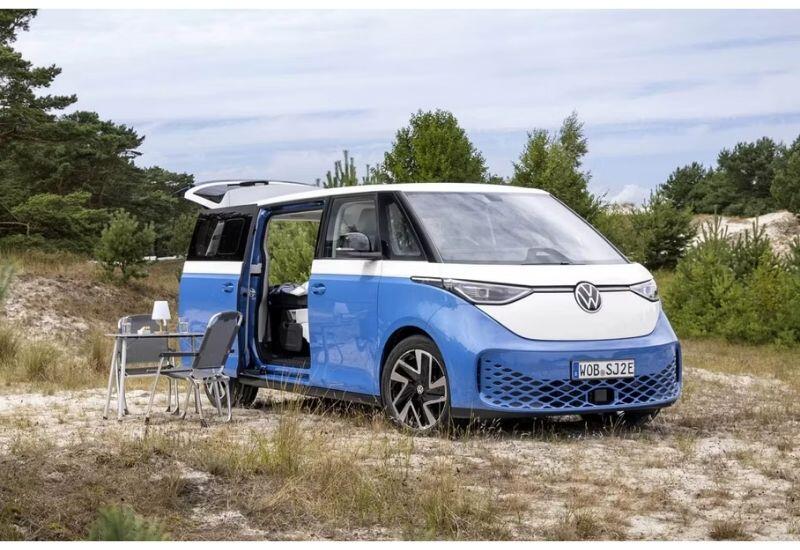 Volkswagen показал первый электрический кемпер California