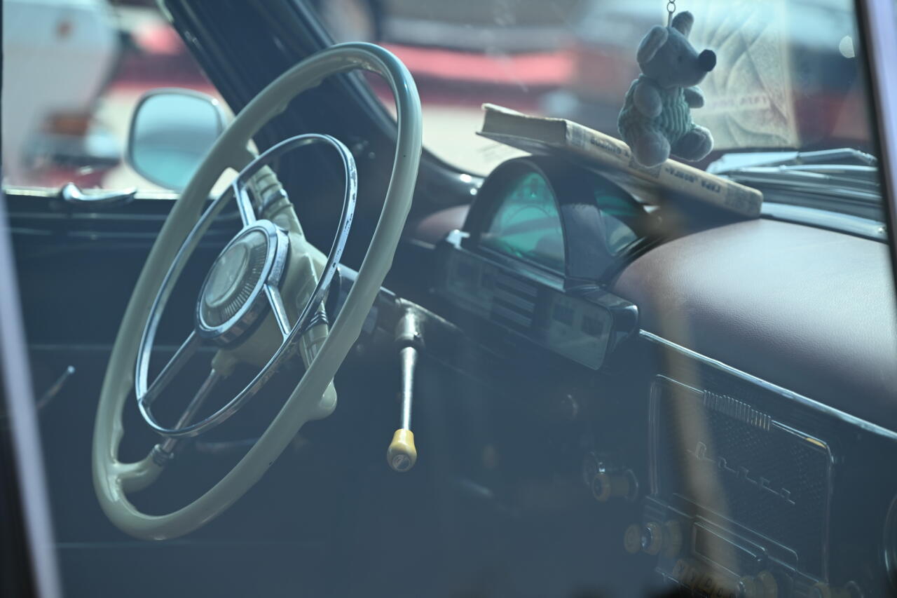 На бульваре проходит выставка классических автомобилей