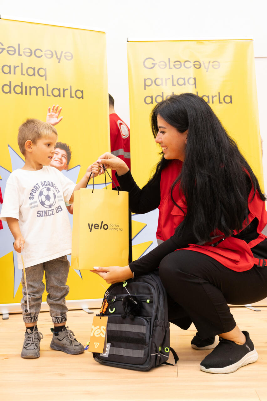 Yelo Bank провел социальную акцию для первоклассников в Джабраиле