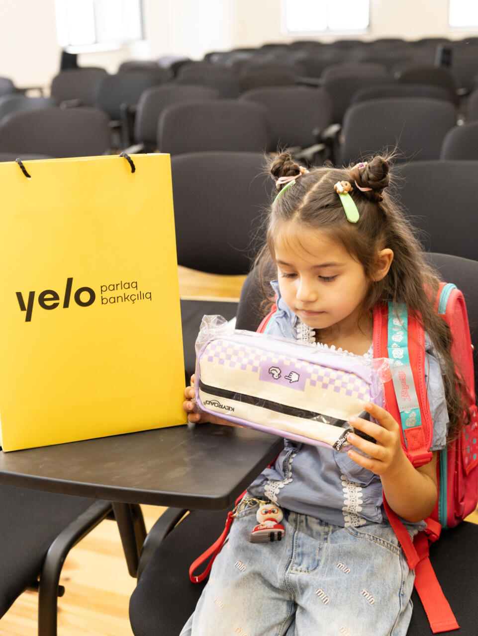 Yelo Bank провел социальную акцию для первоклассников в Джабраиле
