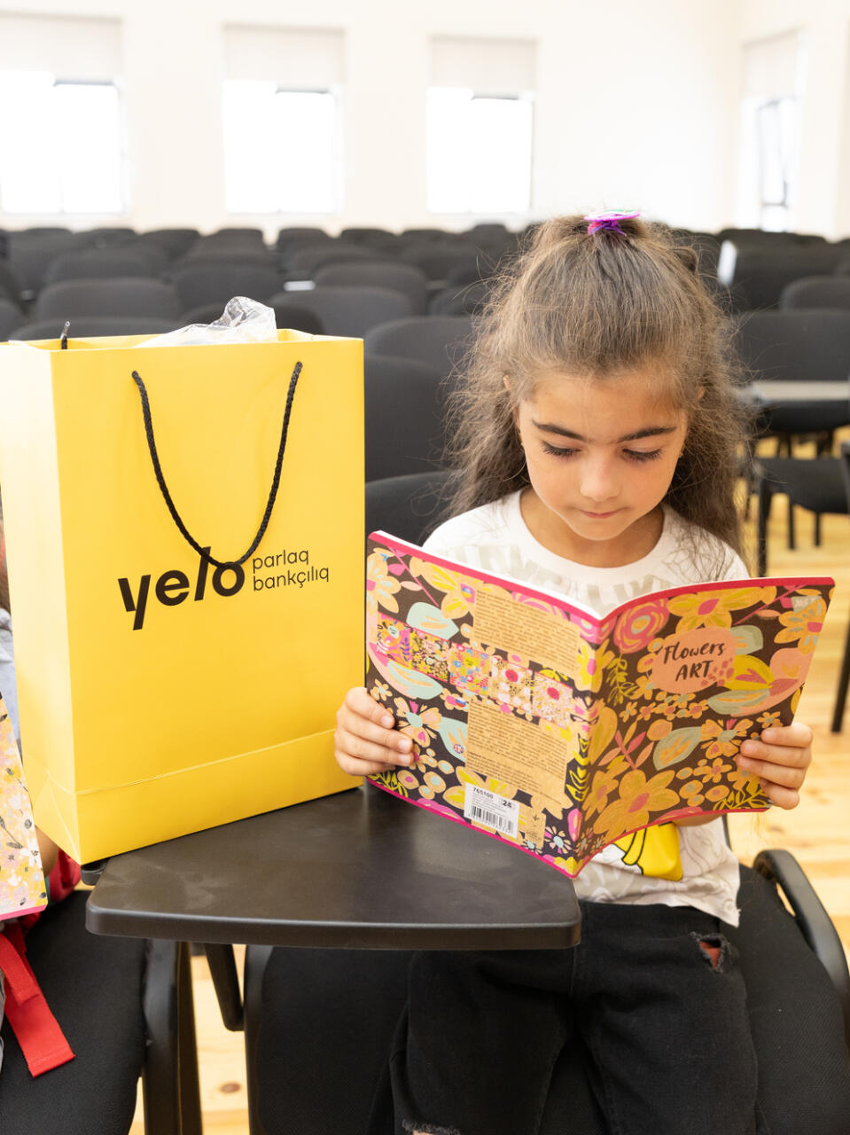 Yelo Bank провел социальную акцию для первоклассников в Джабраиле
