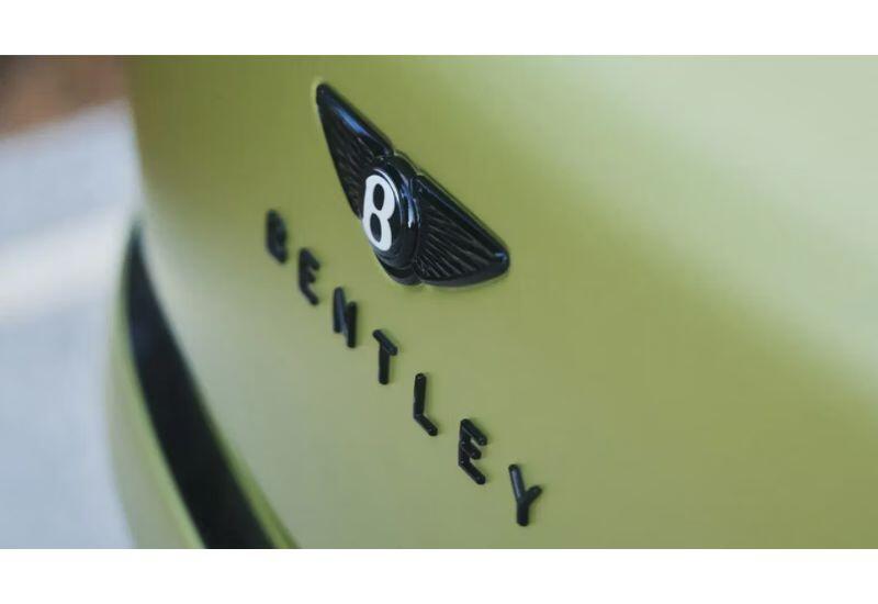 Bentley показал изображения самого мощного в своей истории электрокроссовера Torcal