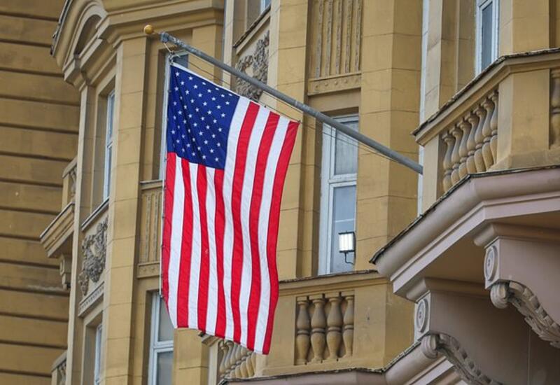 У самолета с американским министром на борту отказал двигатель
