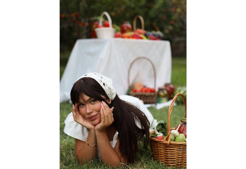she.meriam устроила фотосессию на лоне природы