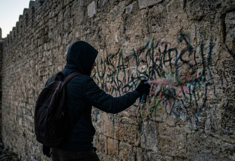 Tarixi məkanlara yazı yazmaq şəhidlərin xatirəsinə hörmət deyil