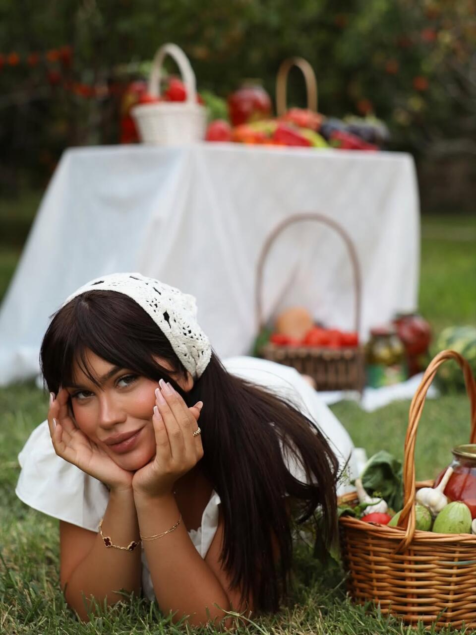 she.meriam устроила фотосессию на лоне природы