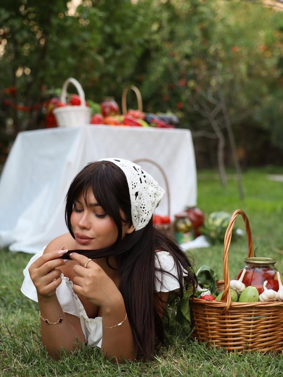 she.meriam устроила фотосессию на лоне природы