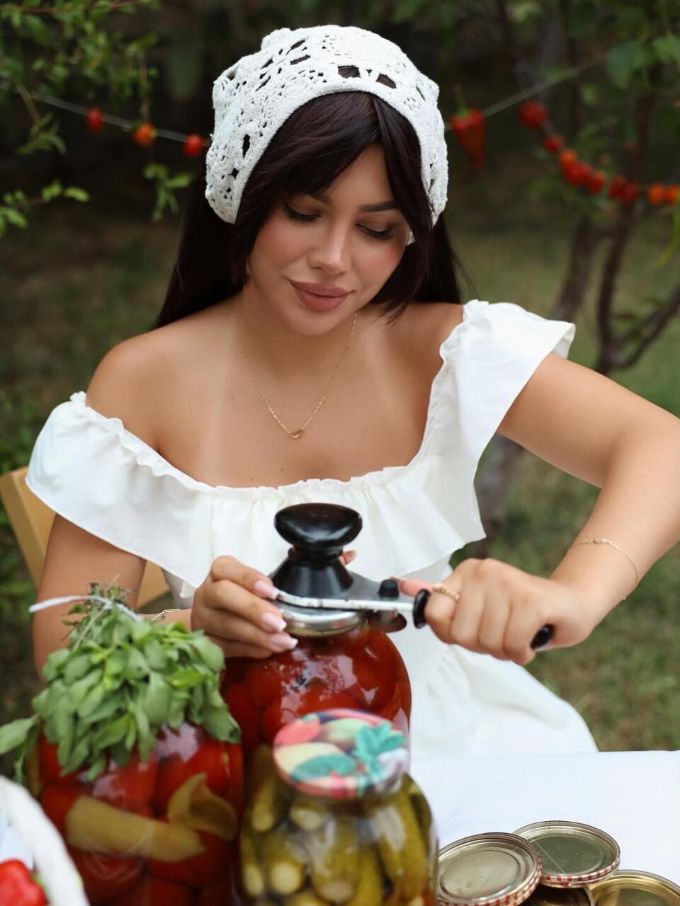 she.meriam устроила фотосессию на лоне природы