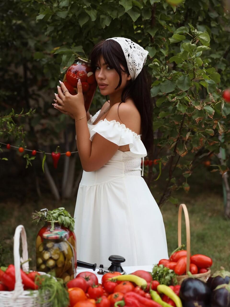 she.meriam устроила фотосессию на лоне природы