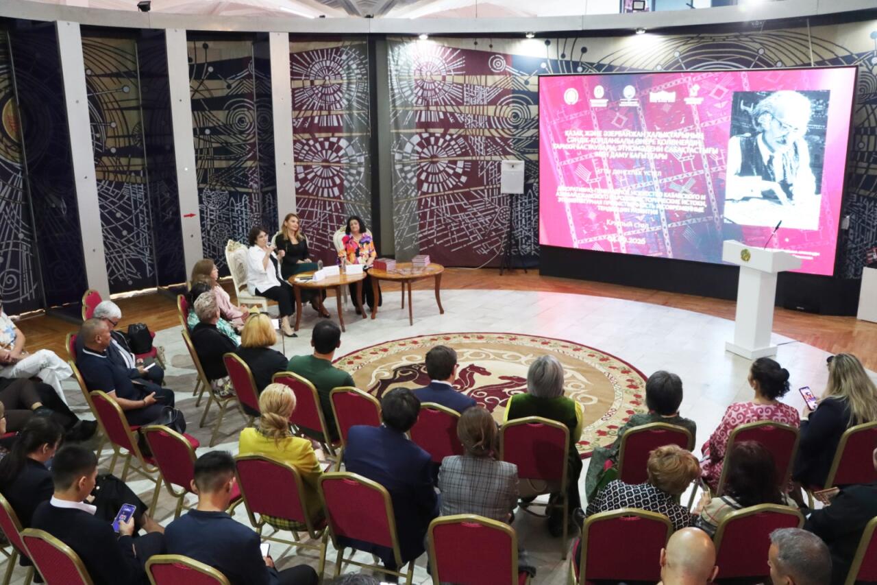 В Алматы открылась выставка "Дыхание времени в народном искусстве", посвященная 120-летию Лятифа Керимова