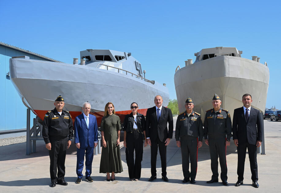 Президент Ильхам Алиев и Первая леди Мехрибан Алиева посетили Военно-морские силы