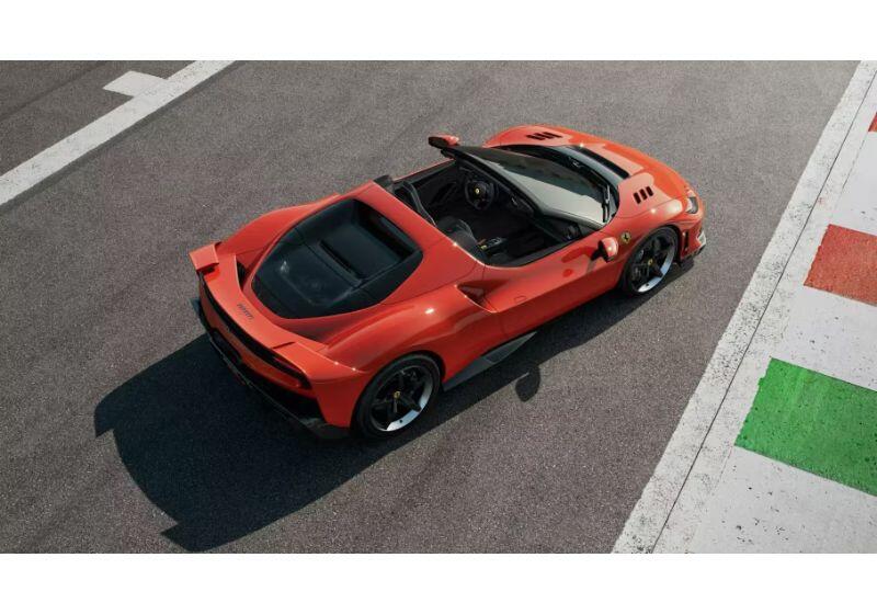 Ferrari запатентовала суперкар с двумя рулями