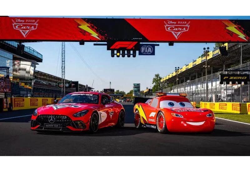 В Монце показали полноразмерного Молнию Маккуина