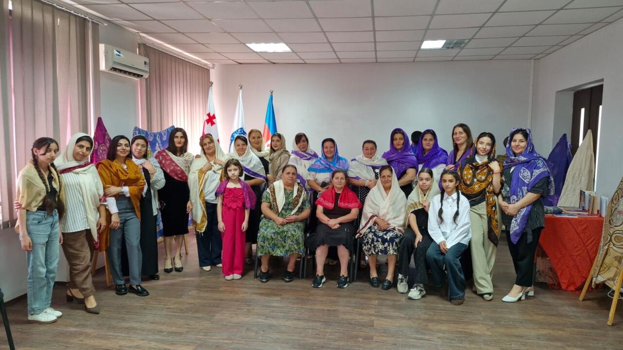 Tbilisidə kəlağayı sənətinin tarixinə həsr olunan kitab təqdim edilib