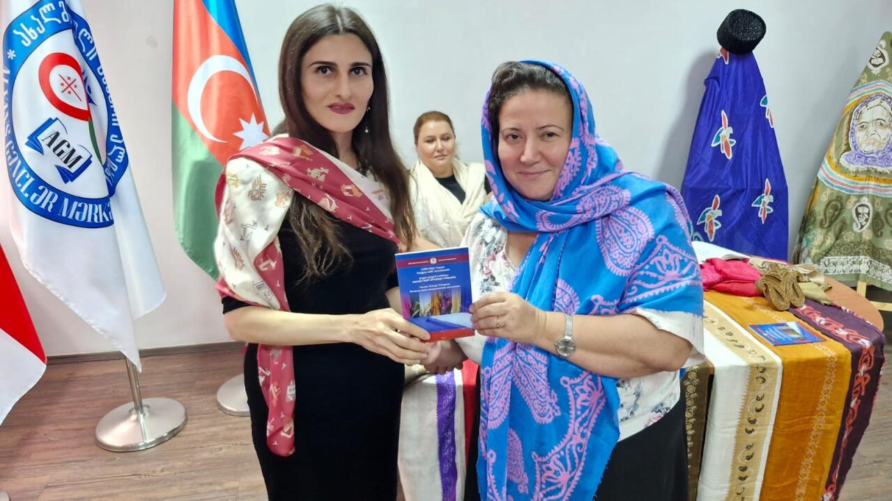 Tbilisidə kəlağayı sənətinin tarixinə həsr olunan kitab təqdim edilib