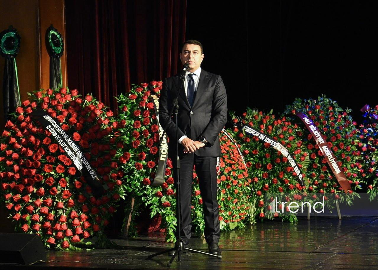 “Bu, sənin anşlaqındır...” – Bakıda səhnə ustası, Xalq artisti Aleksandr Şarovski ilə vida mərasimi keçirilib