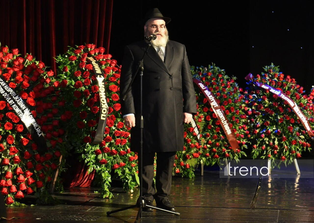 “Bu, sənin anşlaqındır...” – Bakıda səhnə ustası, Xalq artisti Aleksandr Şarovski ilə vida mərasimi keçirilib