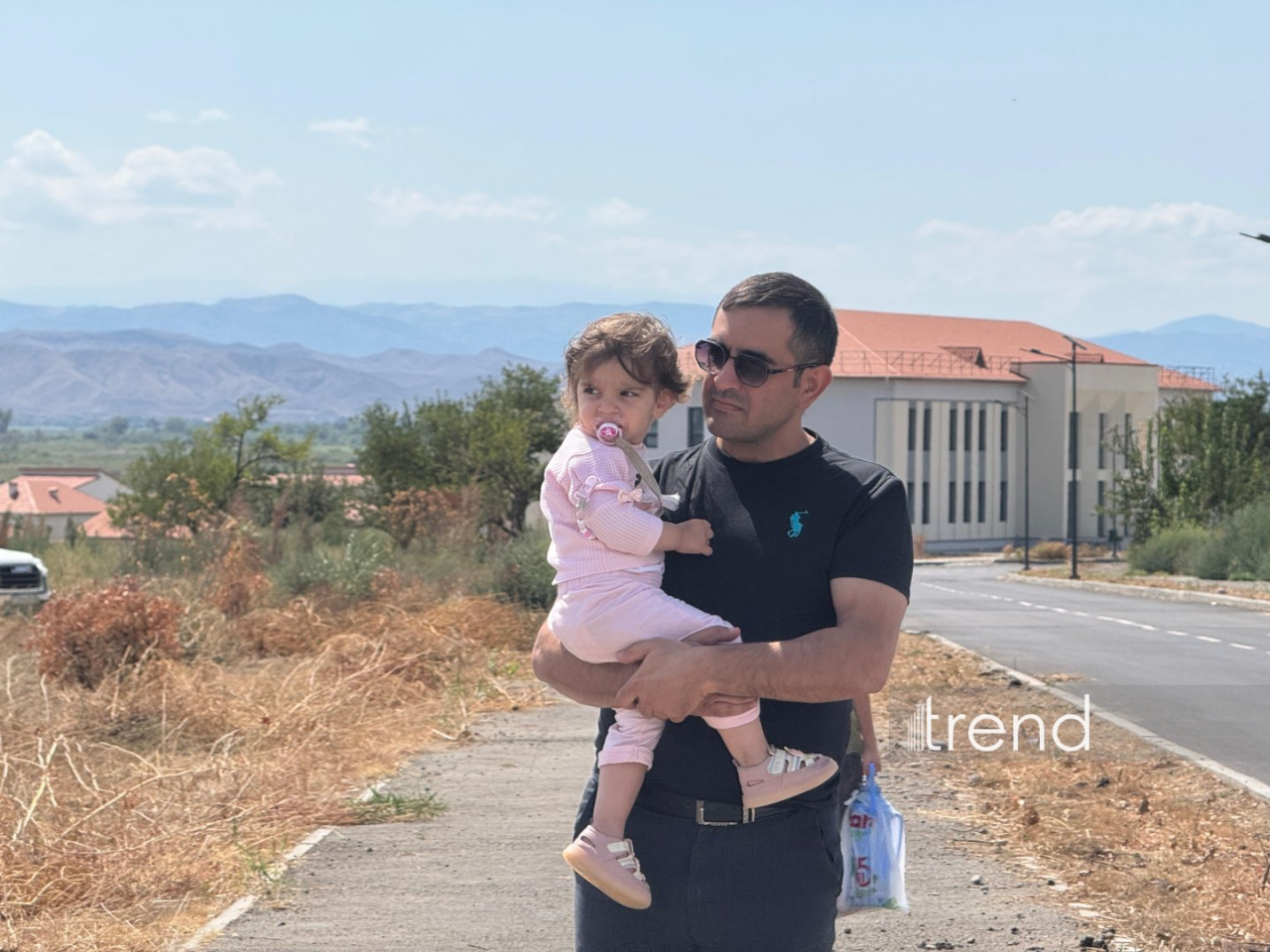 Şükürbəyli kəndində daha 25 ailəyə evlərinin açarları təqdim olunub