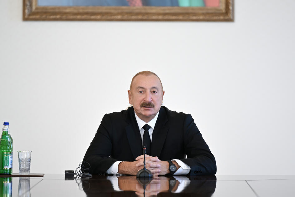 Президент Ильхам Алиев принял участников проходящих в Баку международных конференций