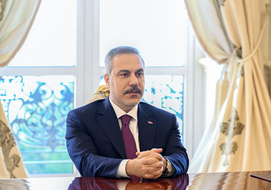 Президент Ильхам Алиев принял главу МИД Турции