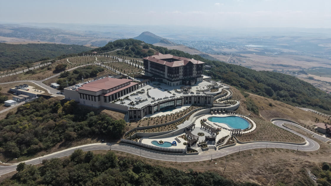 Prezident İlham Əliyev və Birinci xanım Mehriban Əliyeva Şamaxıda “Meysari Grand Hotel & SPA” kompleksinin açılışında iştirak ediblər