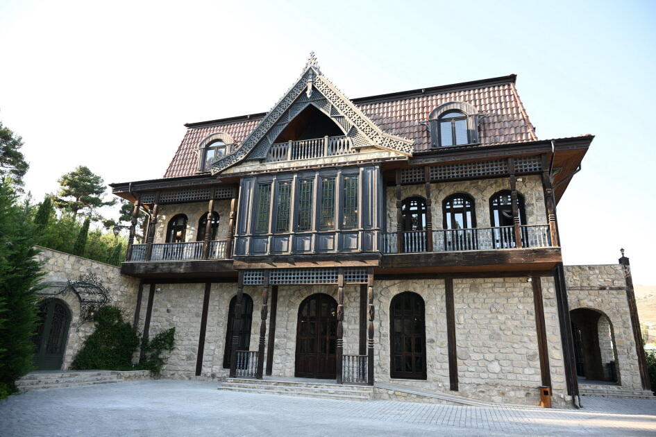 Prezident İlham Əliyev və Birinci xanım Mehriban Əliyeva Şamaxıda “Nəsimi Bağları” kompleksi ilə tanış olublar