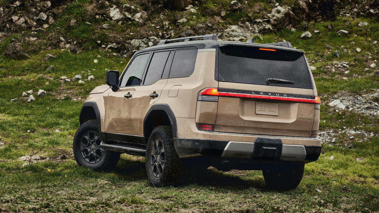 Lexus обновил внедорожник GX